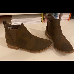 Maylon brown rocket dog ankle boots